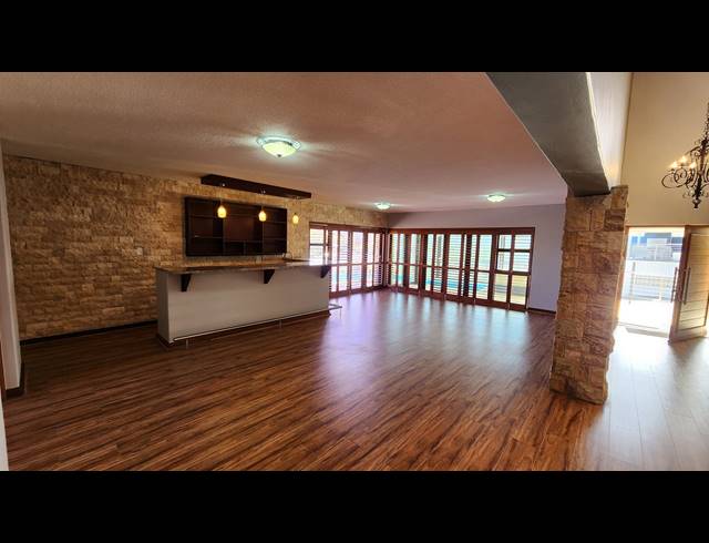 6 BEDROOM FREESTANDING FOR SALE IN BERGSIG